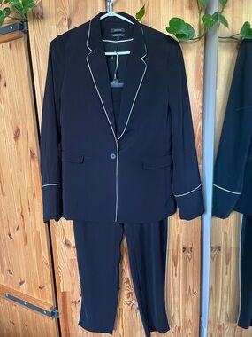 RW&Co Black Tailored Blazer & Trouser Set with Contrast Piping (size 8/Medium)